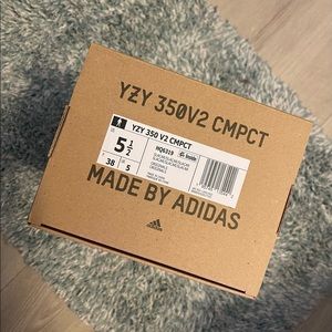Yzy 350V2 compact / Sz 5.5 Mens / BRAND NEW!